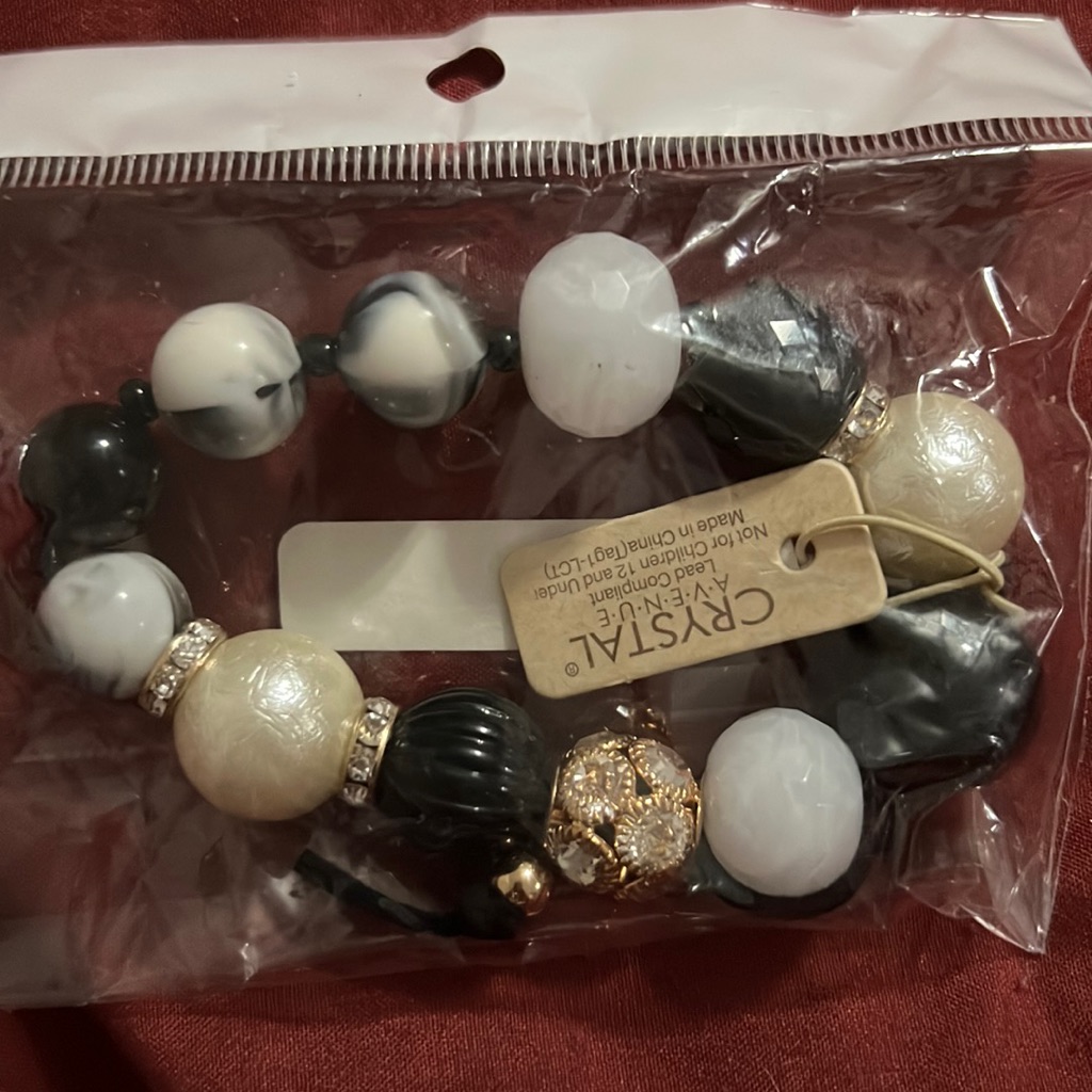 Beautiful Crystal Avenue Bracelet 10$
